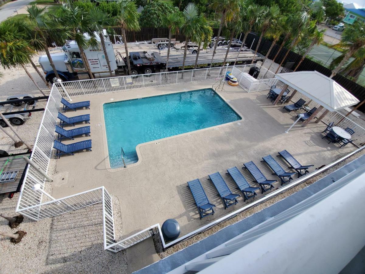 Knight'S Key Suites ماراثون المظهر الخارجي الصورة